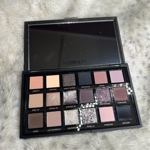 Huda Pretty Grunge Palette